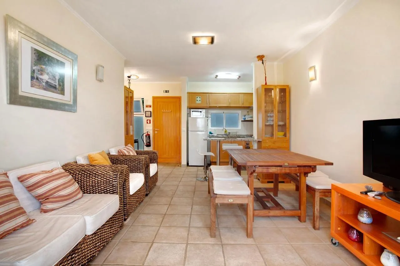 Energia Dourada - Porto Santo Villa 0*,